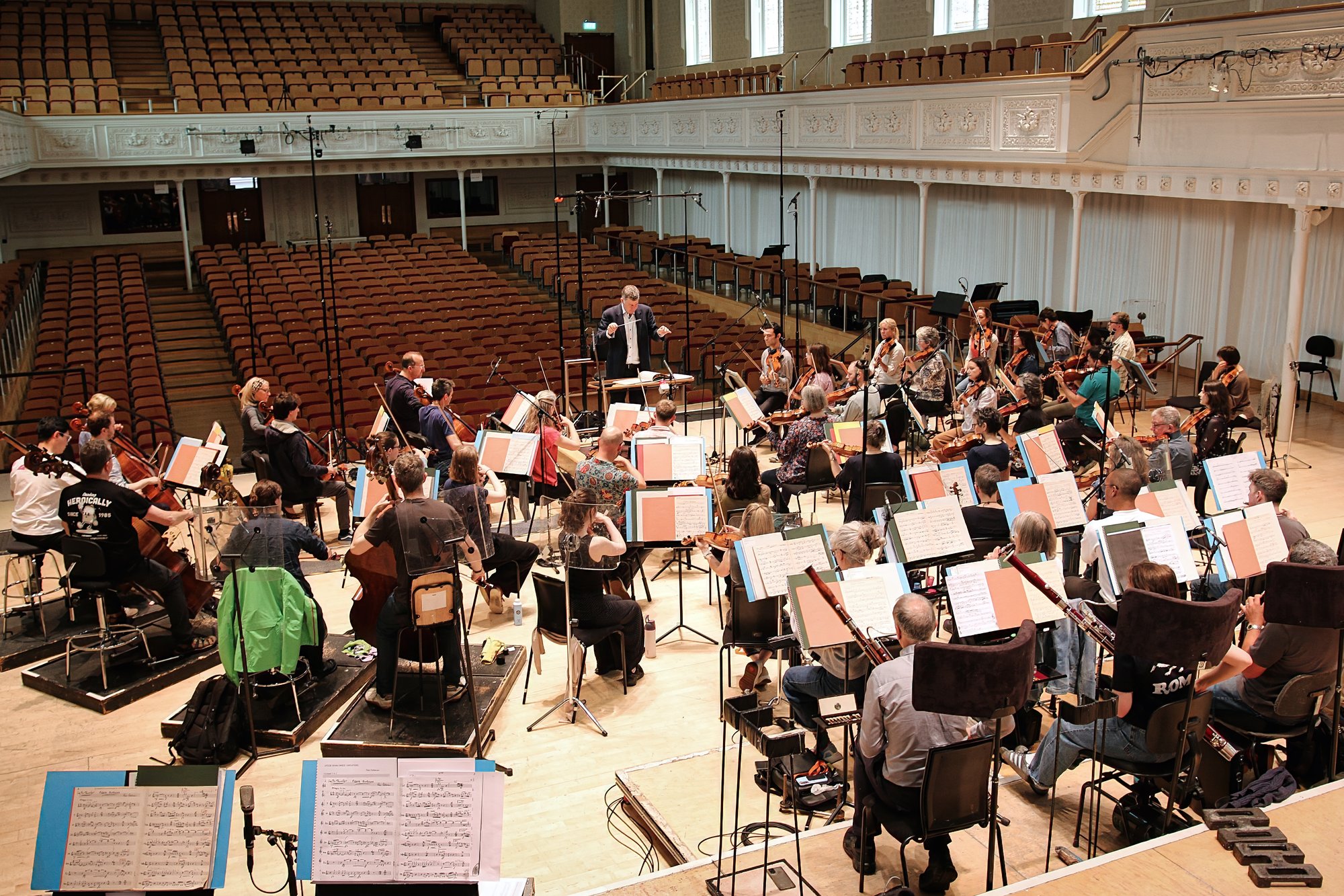 Wide view of the BBC Scottish Symphony Orchestra in the hall.